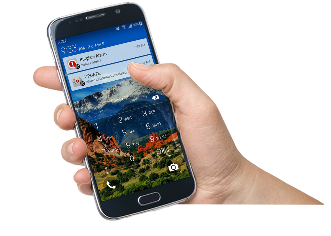 Een persoon houdt een mobiele telefoon in zijn hand.