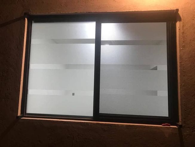 SOLUCIONES EN HERRERÍA Y CORTINAS DE ACERO