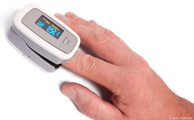 Pulsoximeter am Zeigefinger Pulsoximeter am Zeigefinger