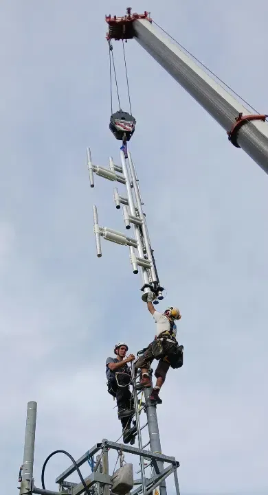 Antenne mixte DAB+ et FM à Castres, crédit photo : TDF