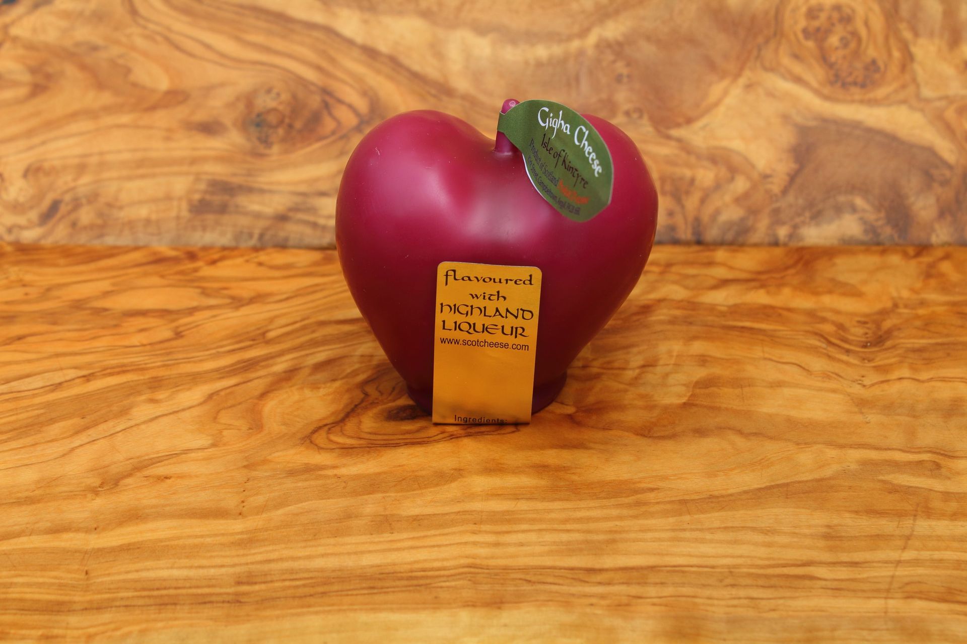 Gigha fruit Maroon shaped apple with mature white cheddar flavoured with whisky 200g