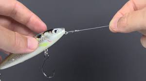 How to Tie a Fishing Lure?