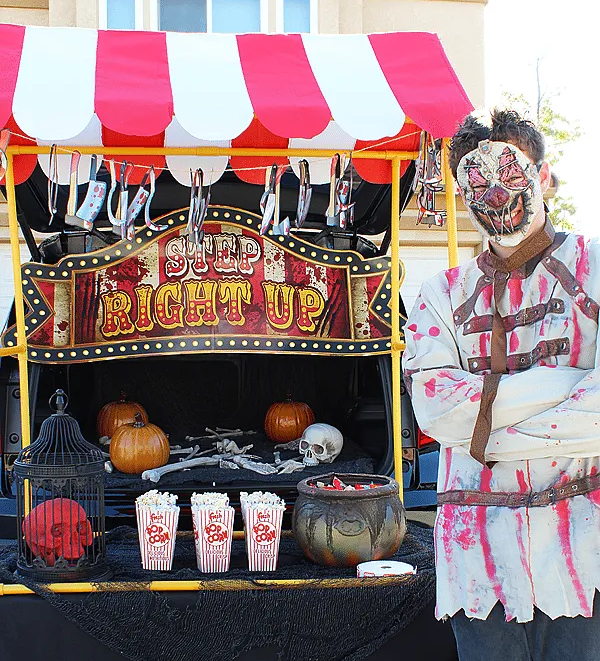 carnival themed trunk or treat with scary clown