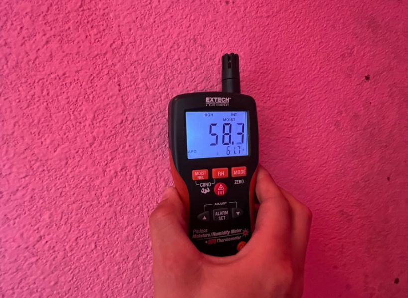 moisture meter in the bedroom
