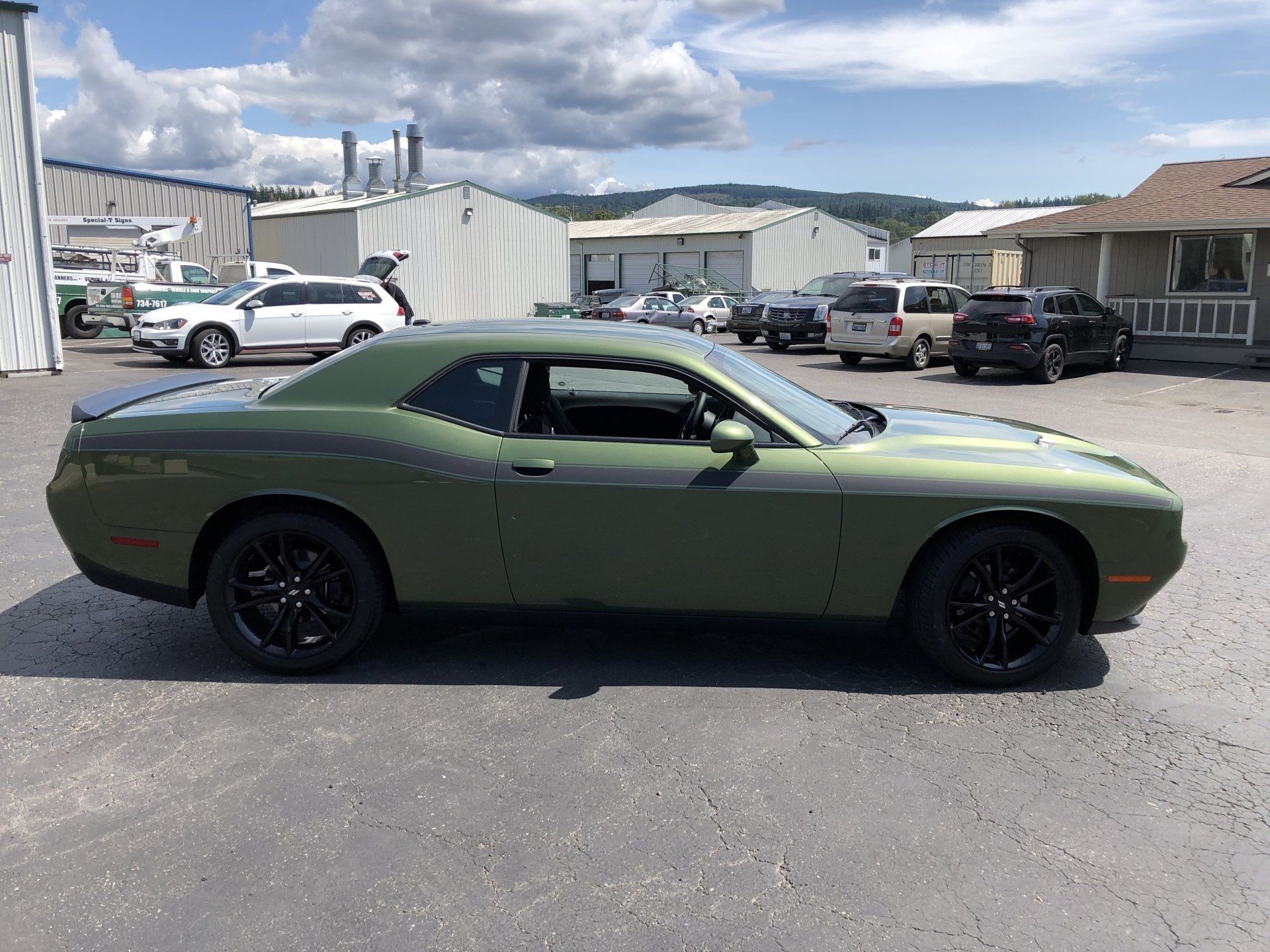 dodge challenger with black vinyl stripes