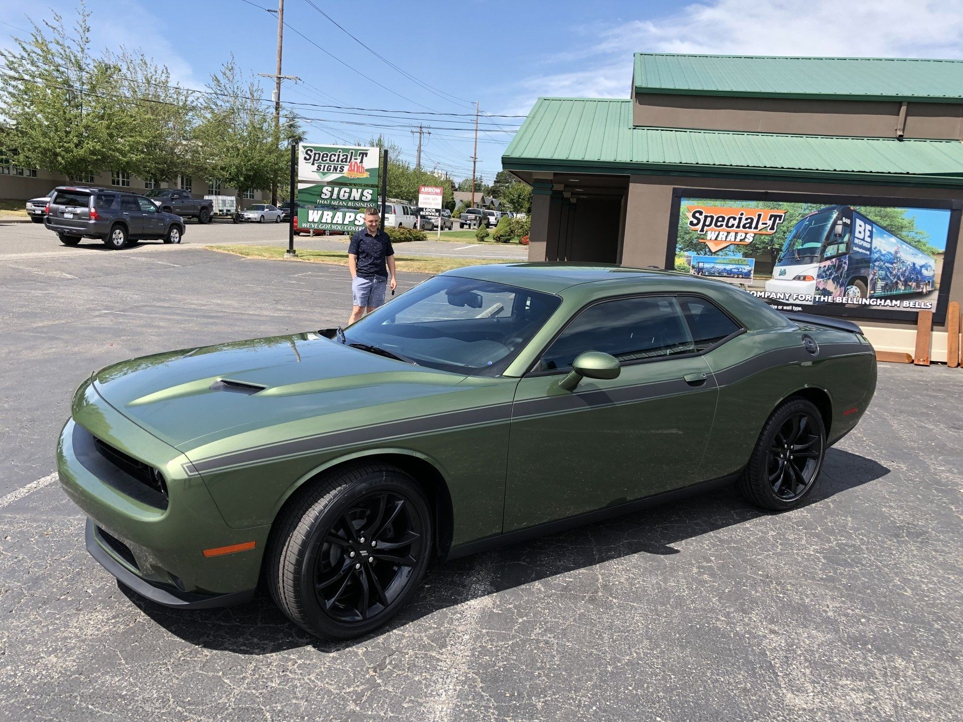 dodge challenger with black vinyl stripes