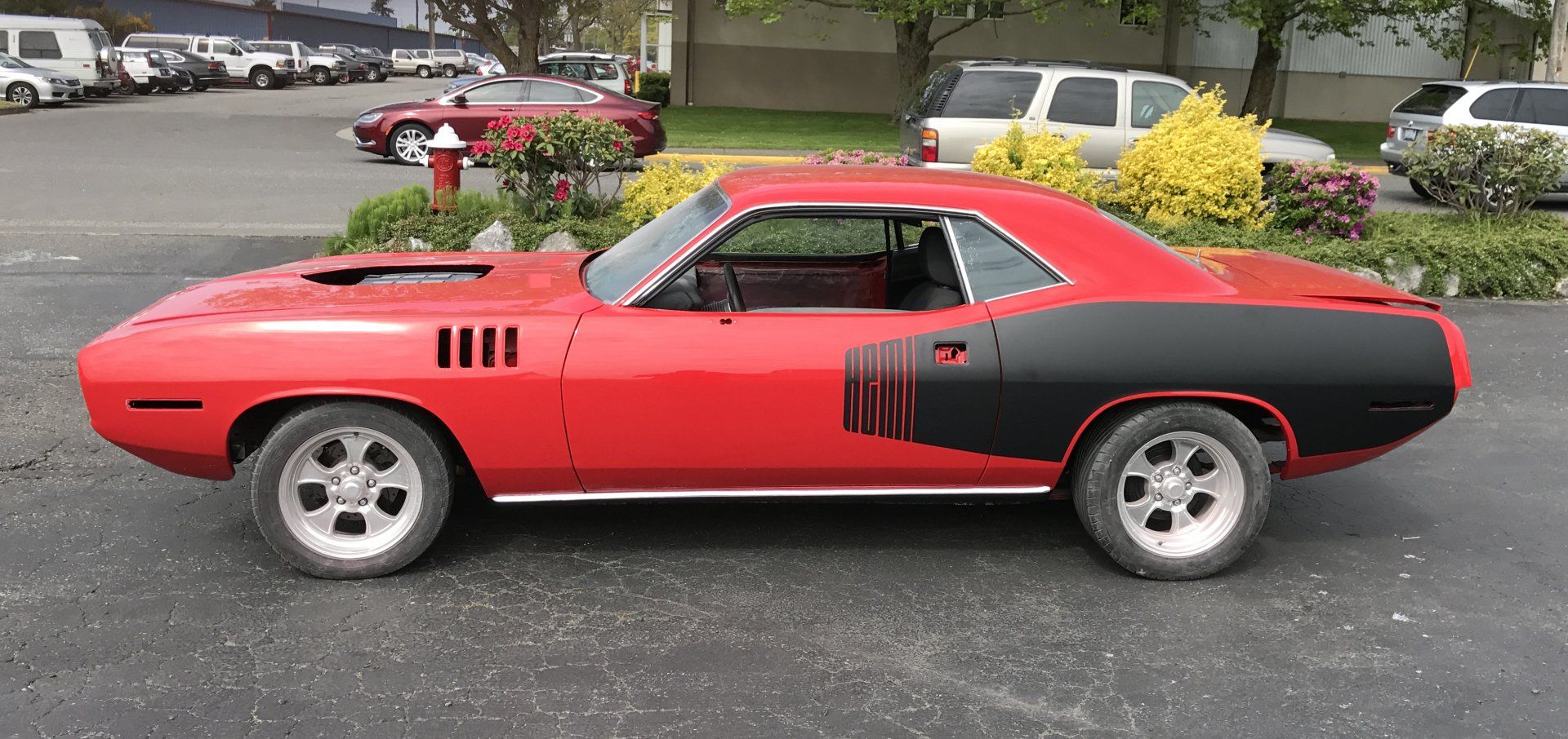 dodge hemi with vinyl graphic