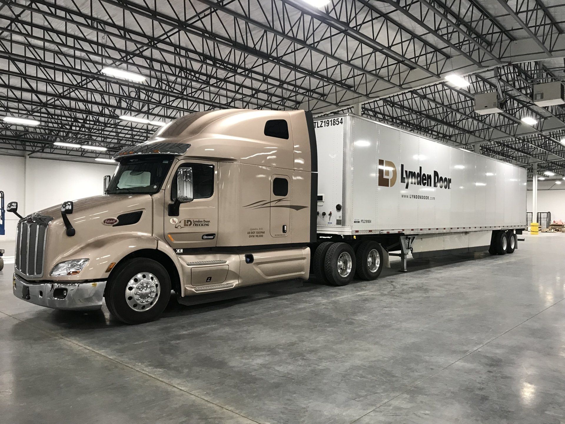 fleet vehicle vinyl graphics on a semi truck
