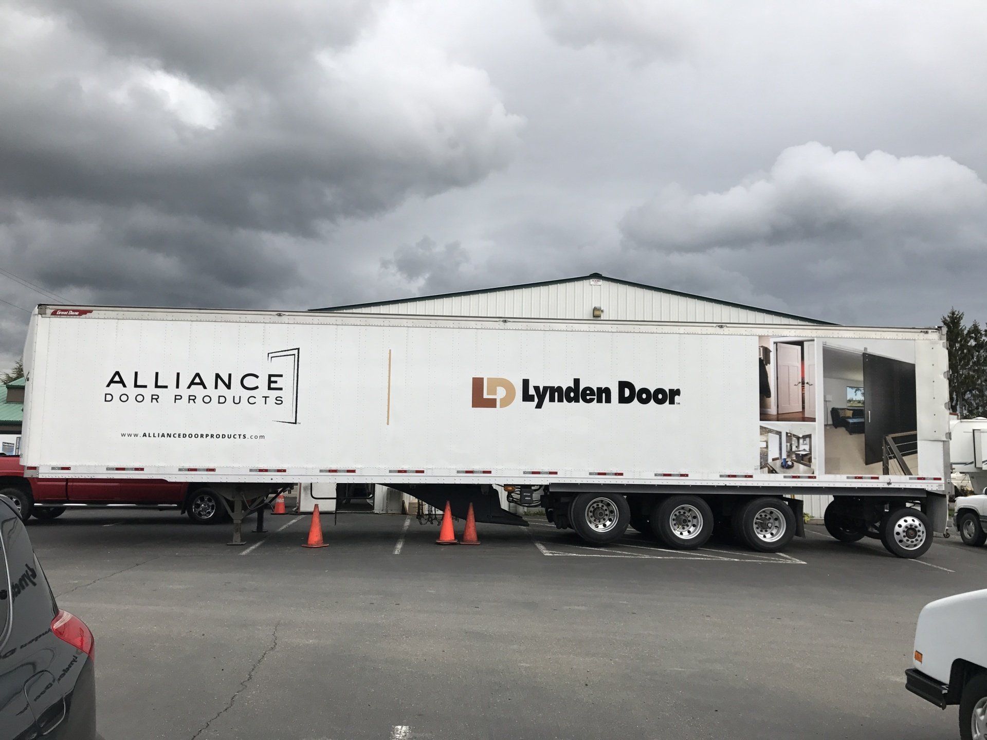 fleet vehicle vinyl graphics on a semi trailer