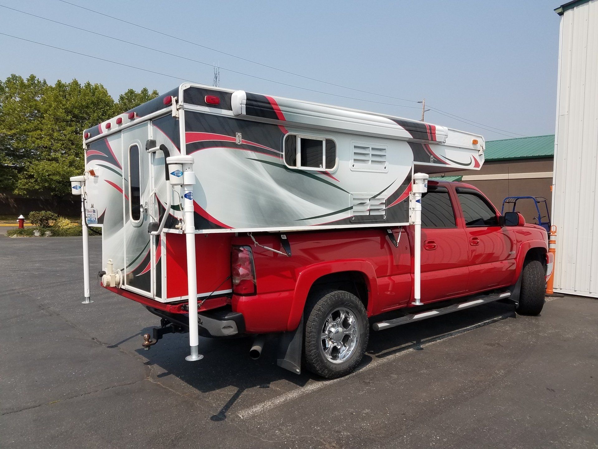 vehicle vinyl graphics on a camper