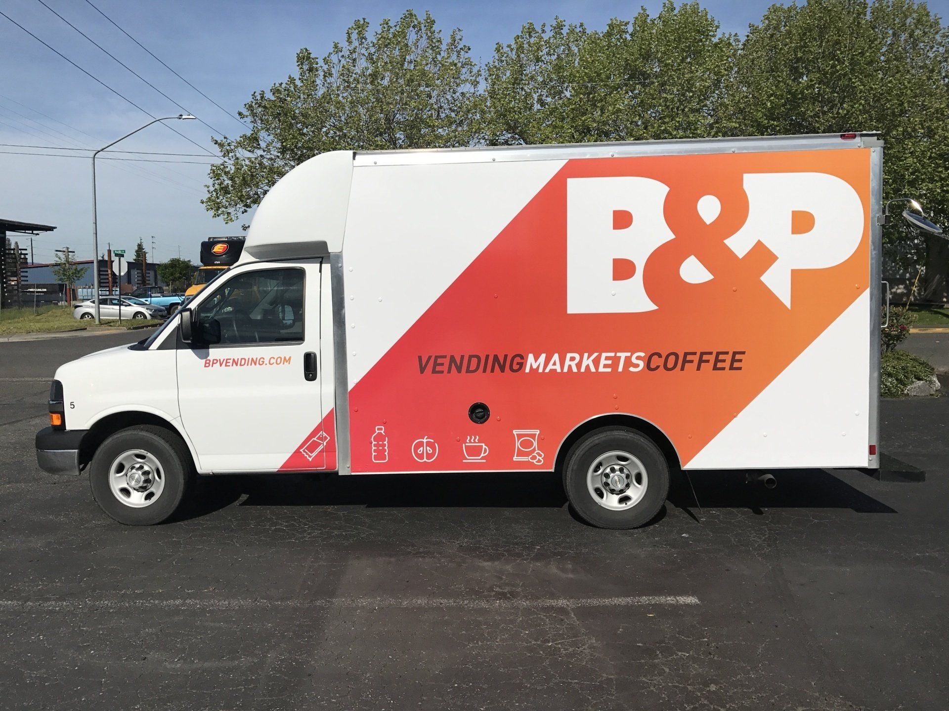 fleet vehicle vinyl graphics on a box truck