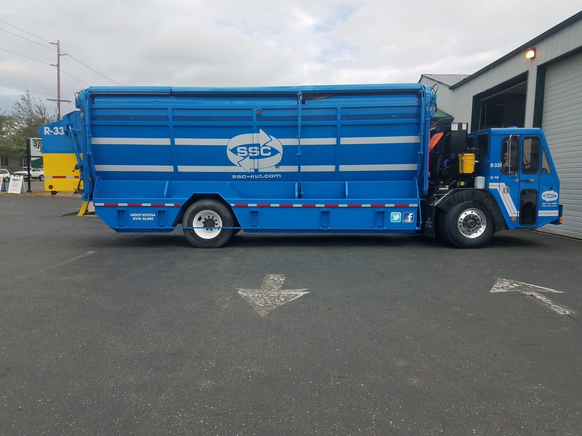 fleet vehicle vinyl graphics on a garbage truck