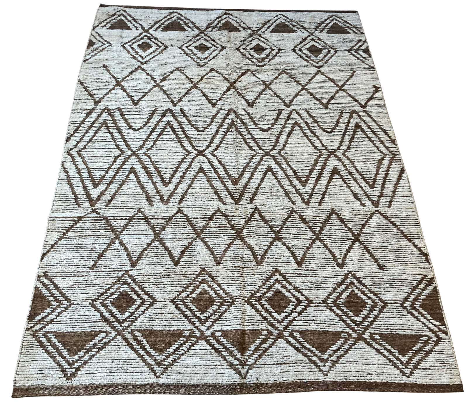 A rug with a geometric pattern on it