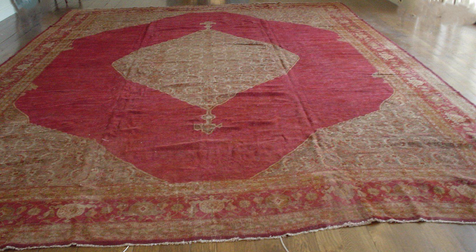 A large rug with a red diamond in the middle