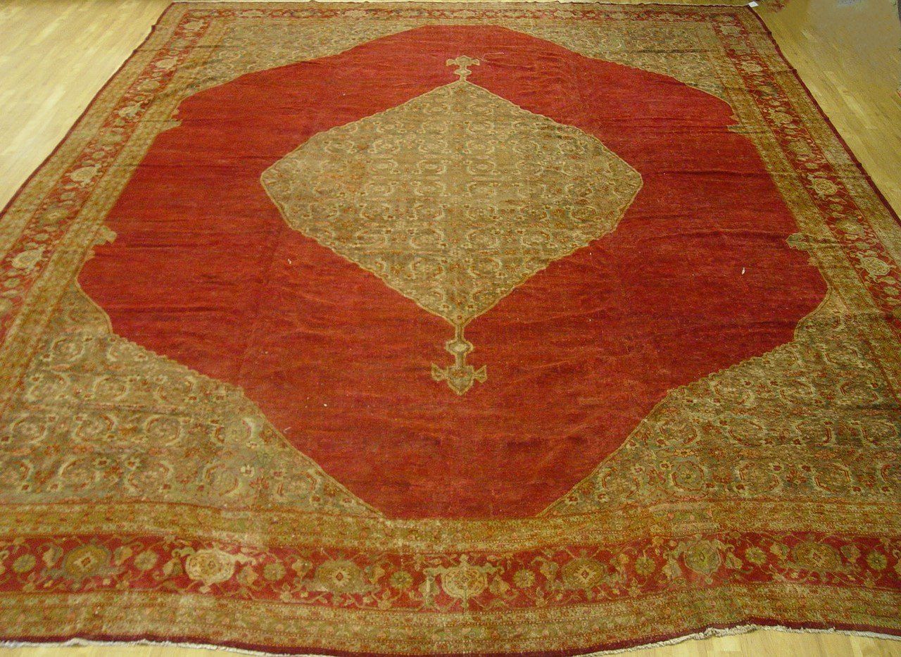 A large rug with a red diamond in the middle
