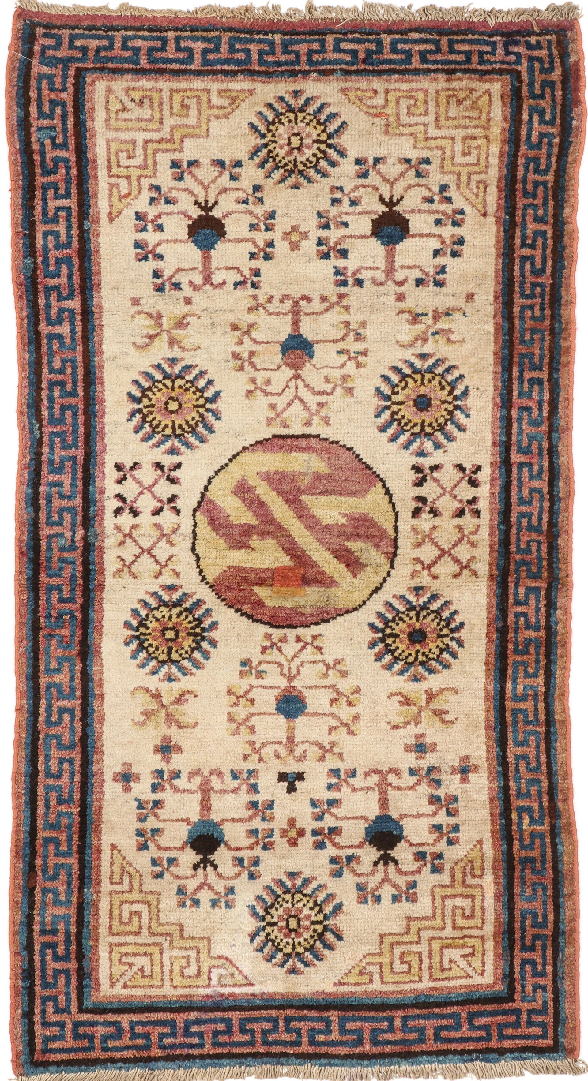 A rug with a geometric pattern and a circle in the middle.
