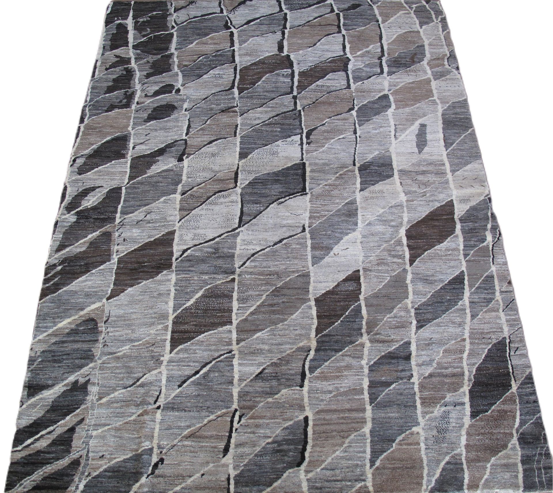A rug that has a geometric pattern on it