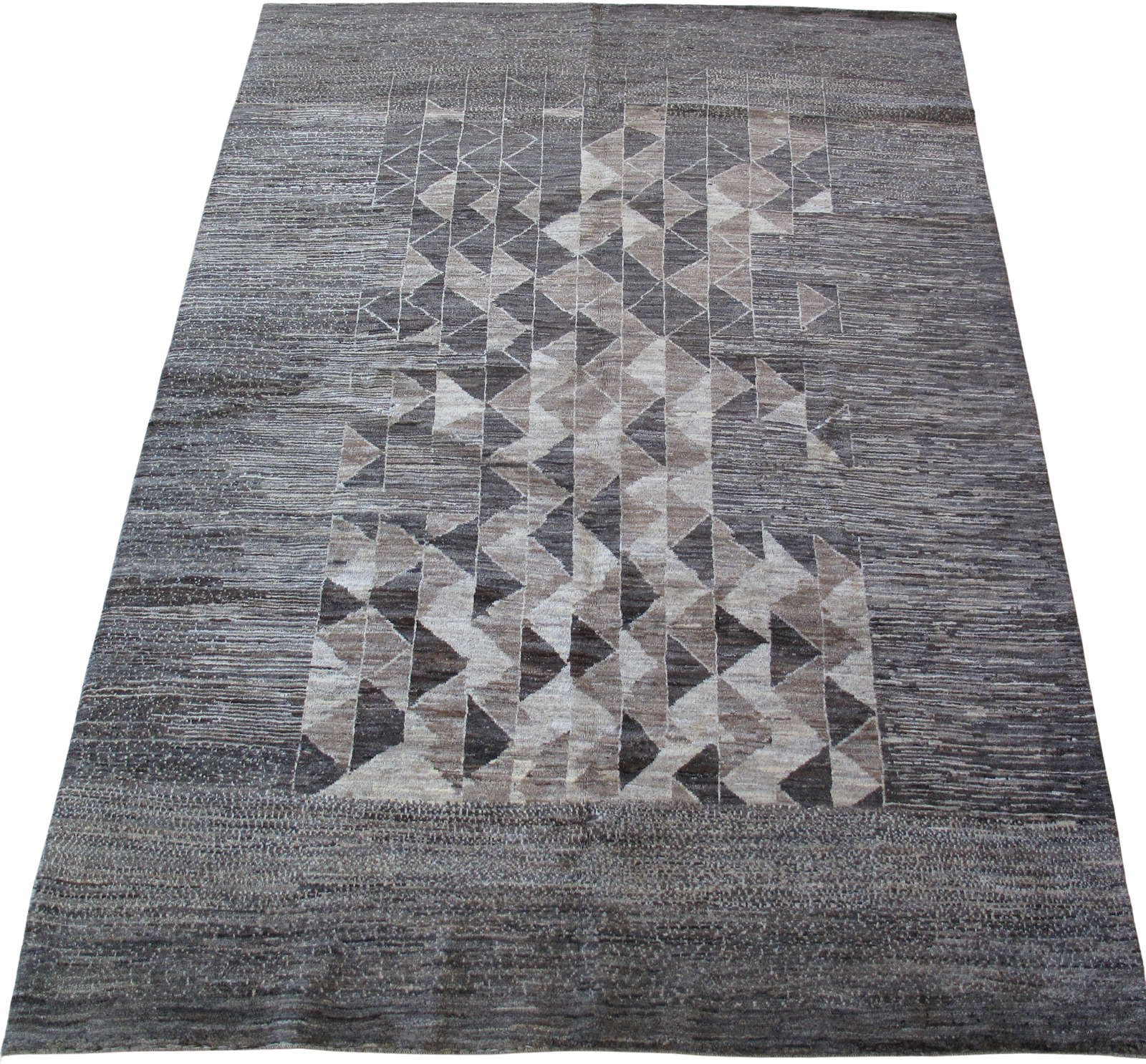 A rug with a pattern of triangles on it