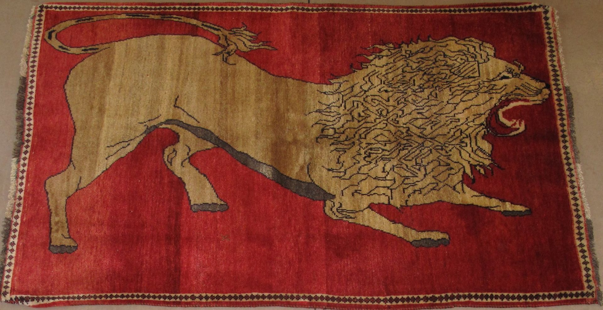 A rug with a picture of a lion on it