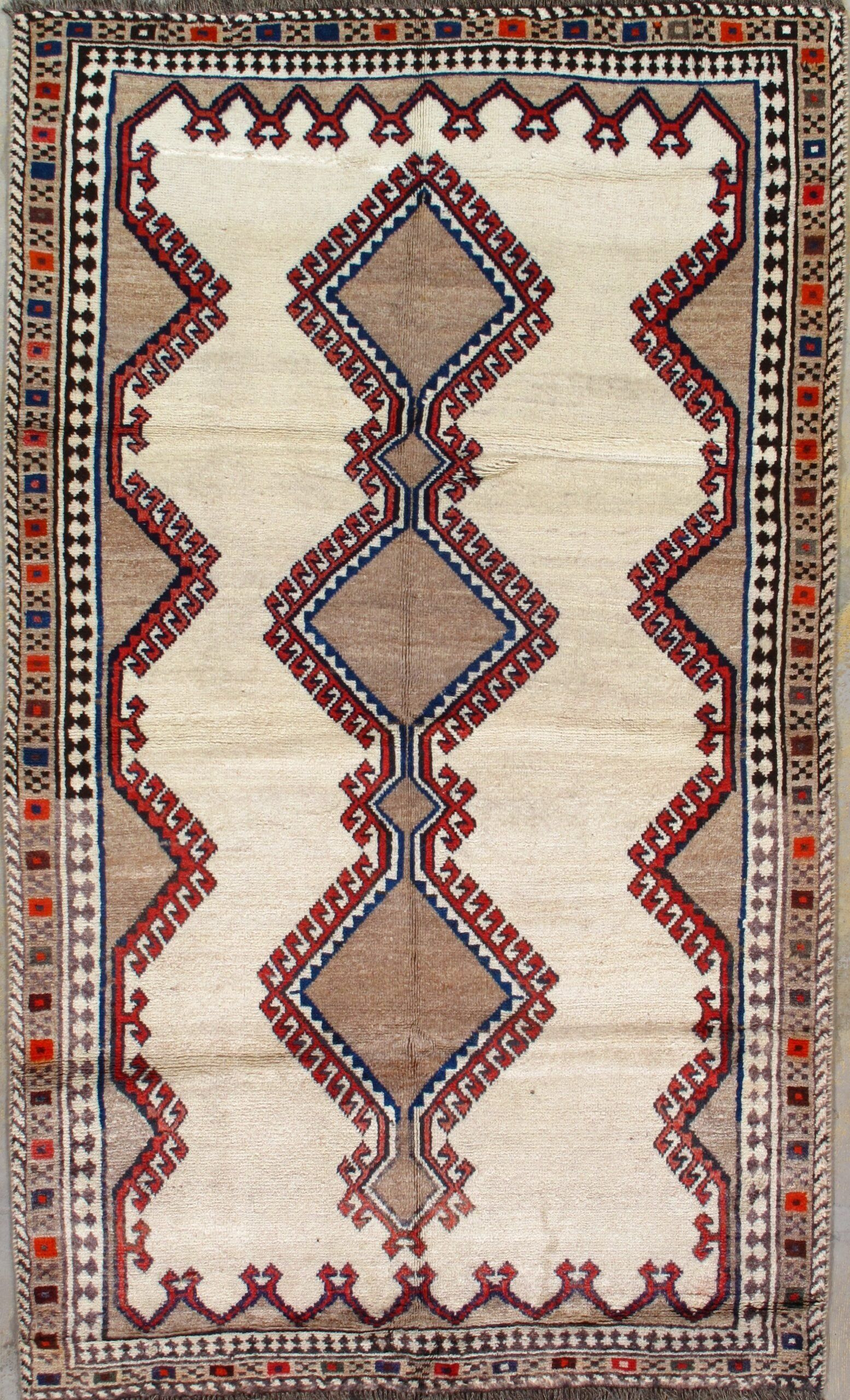 A rug with a geometric pattern on it