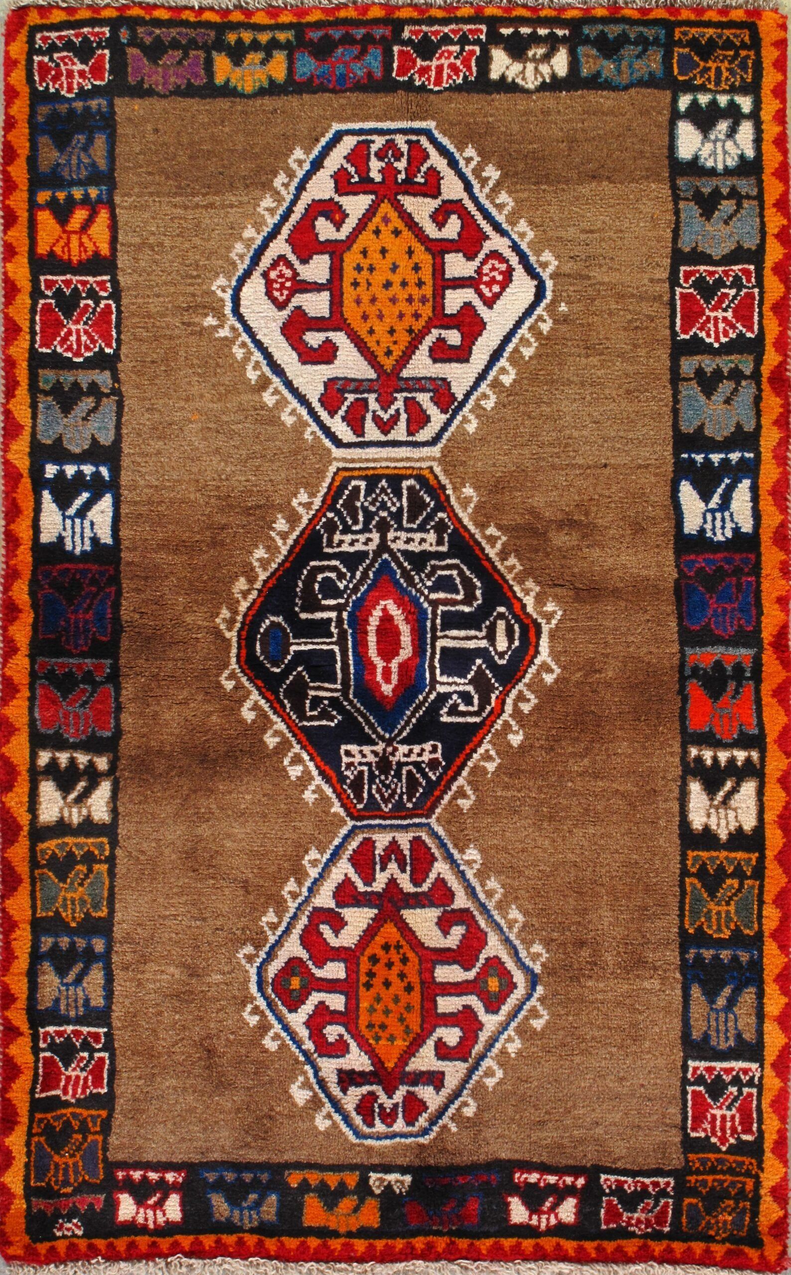 A rug with a geometric pattern on it
