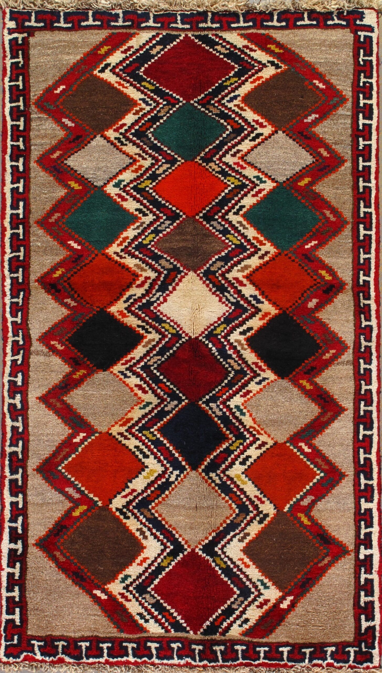 A rug with a geometric pattern on it