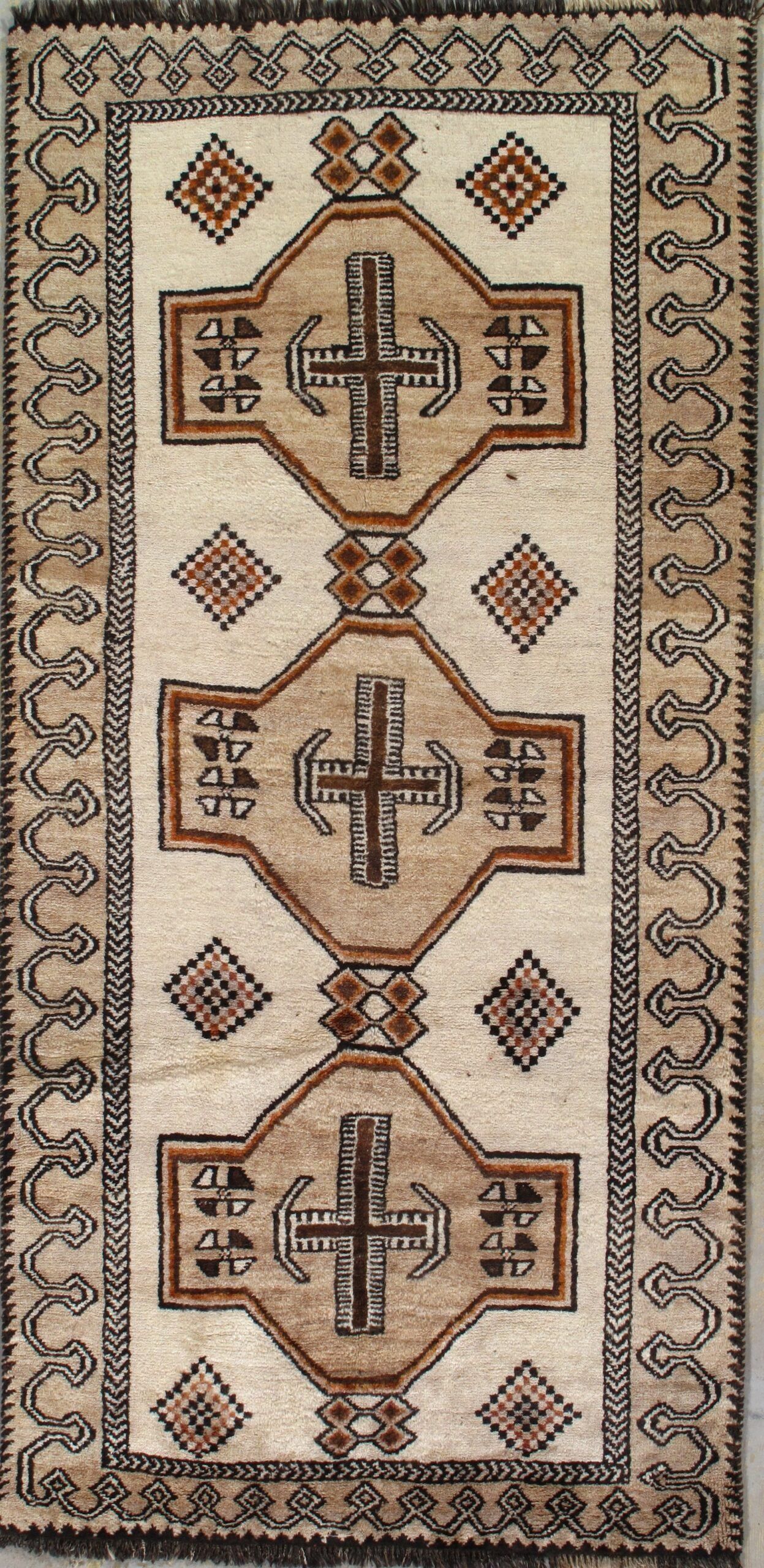 A rug with a geometric pattern on it