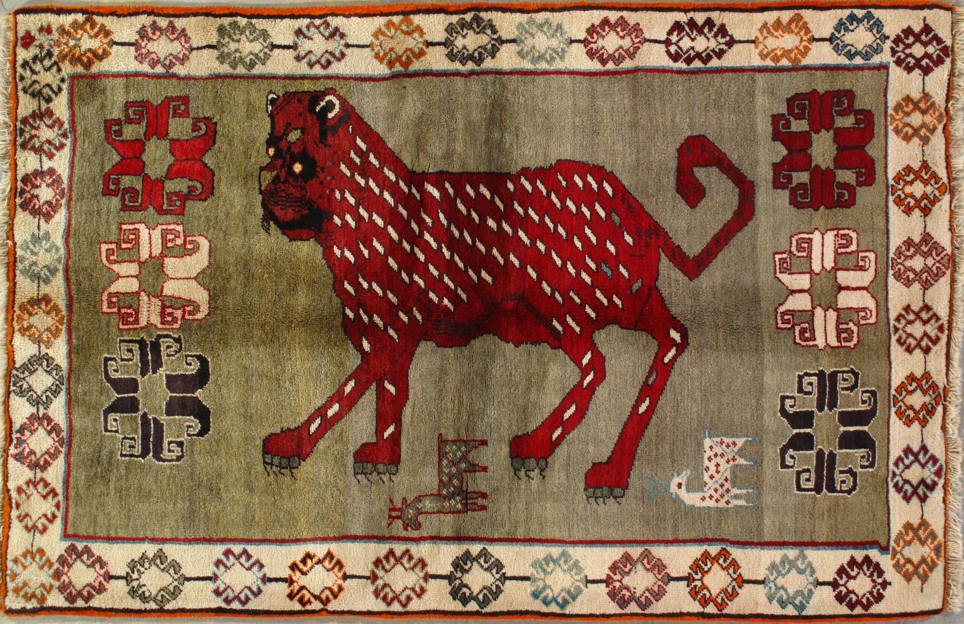 A rug with a picture of a lion on it