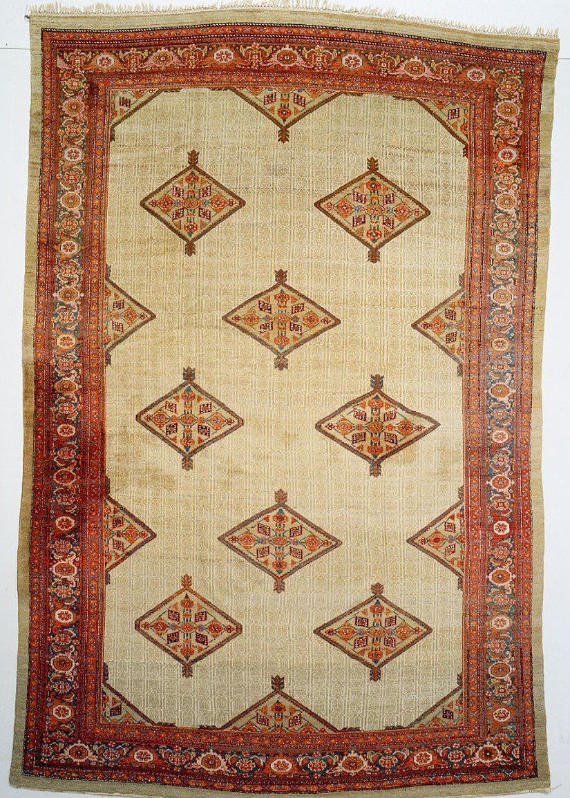 A rug with a pattern of diamonds on it