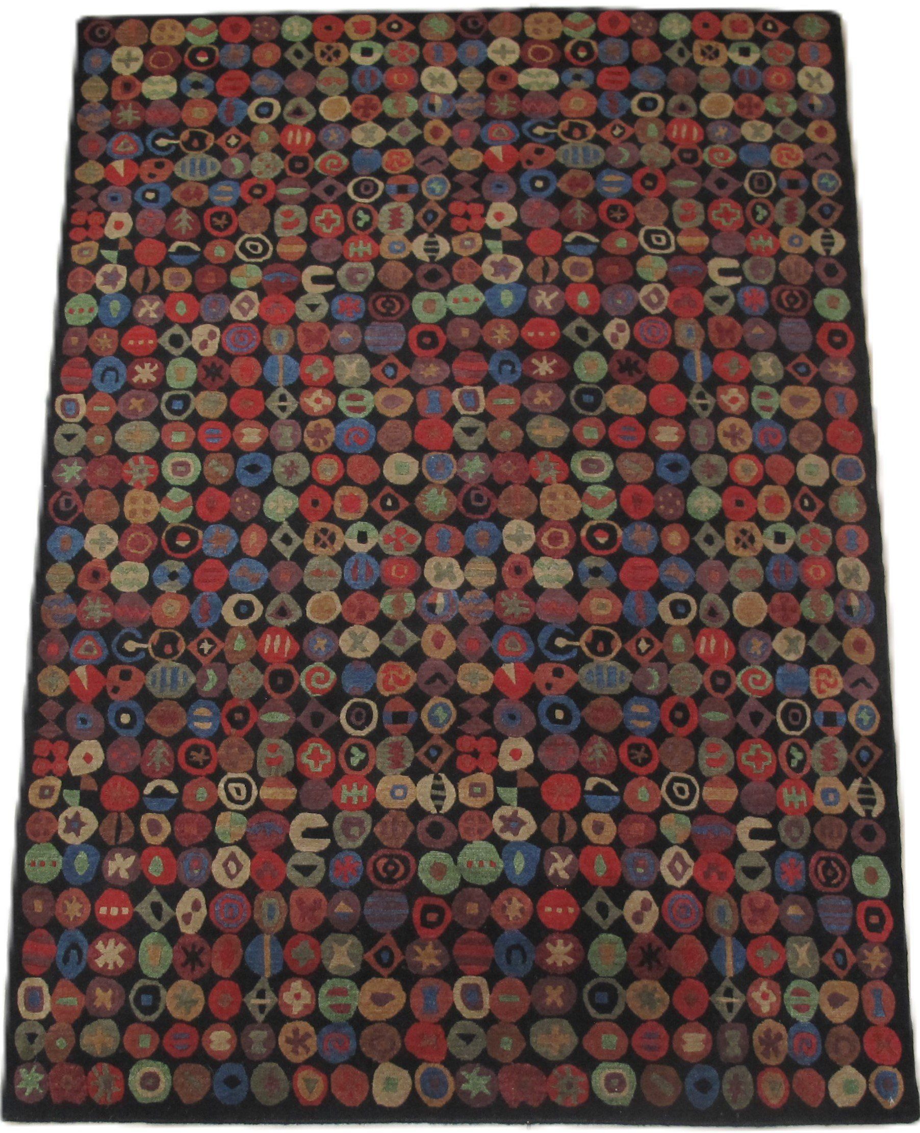 A rug with a pattern of circles on it