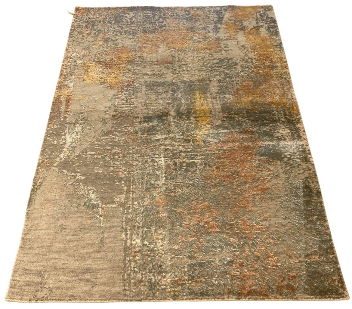 A rug that has a geometric pattern on it