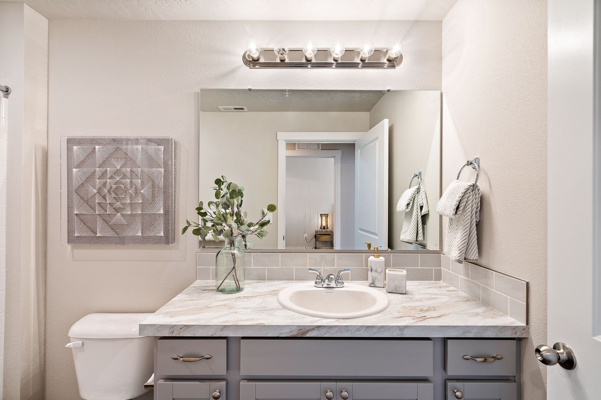 Brownstone flats bathroom 2