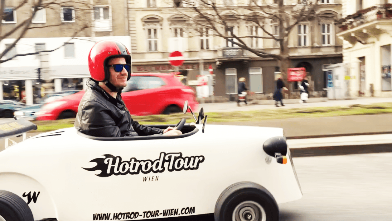 Close-up eines Hotrod mit Teilnehmer auf Ringstraße