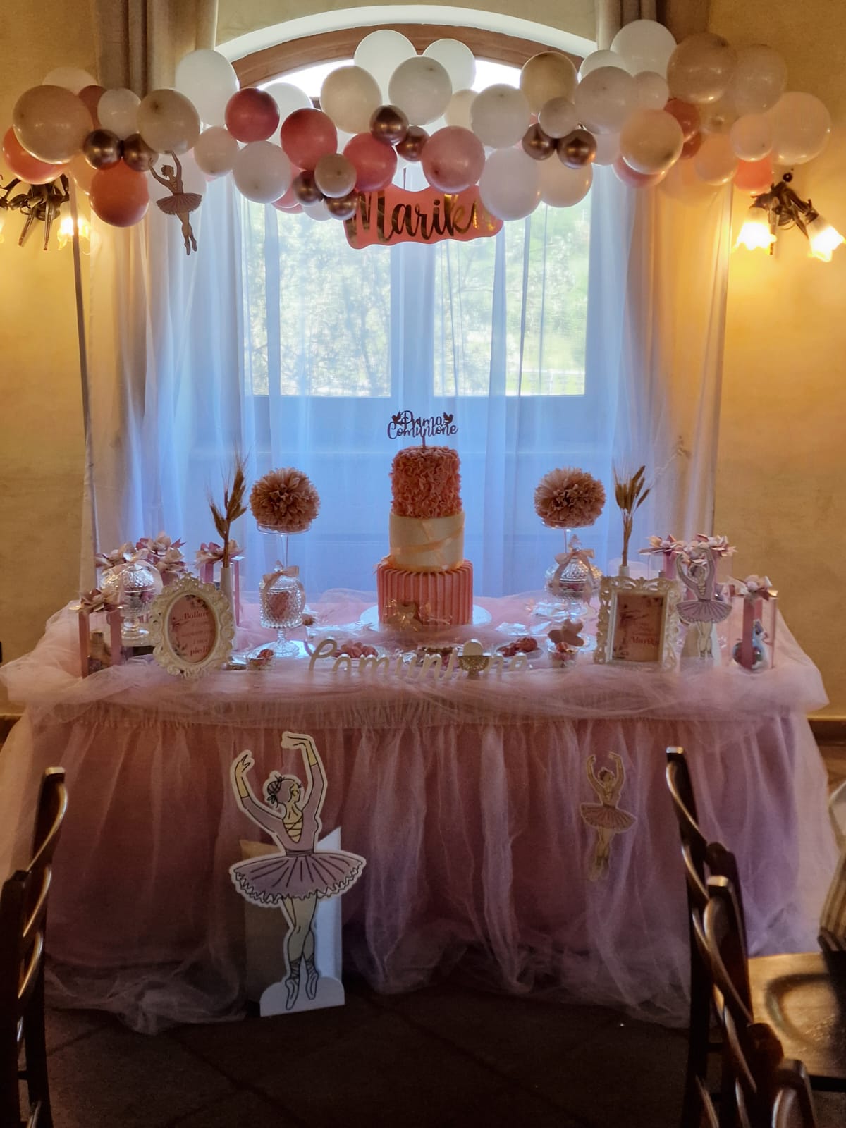 tavolo decorato per una festa di compleanno