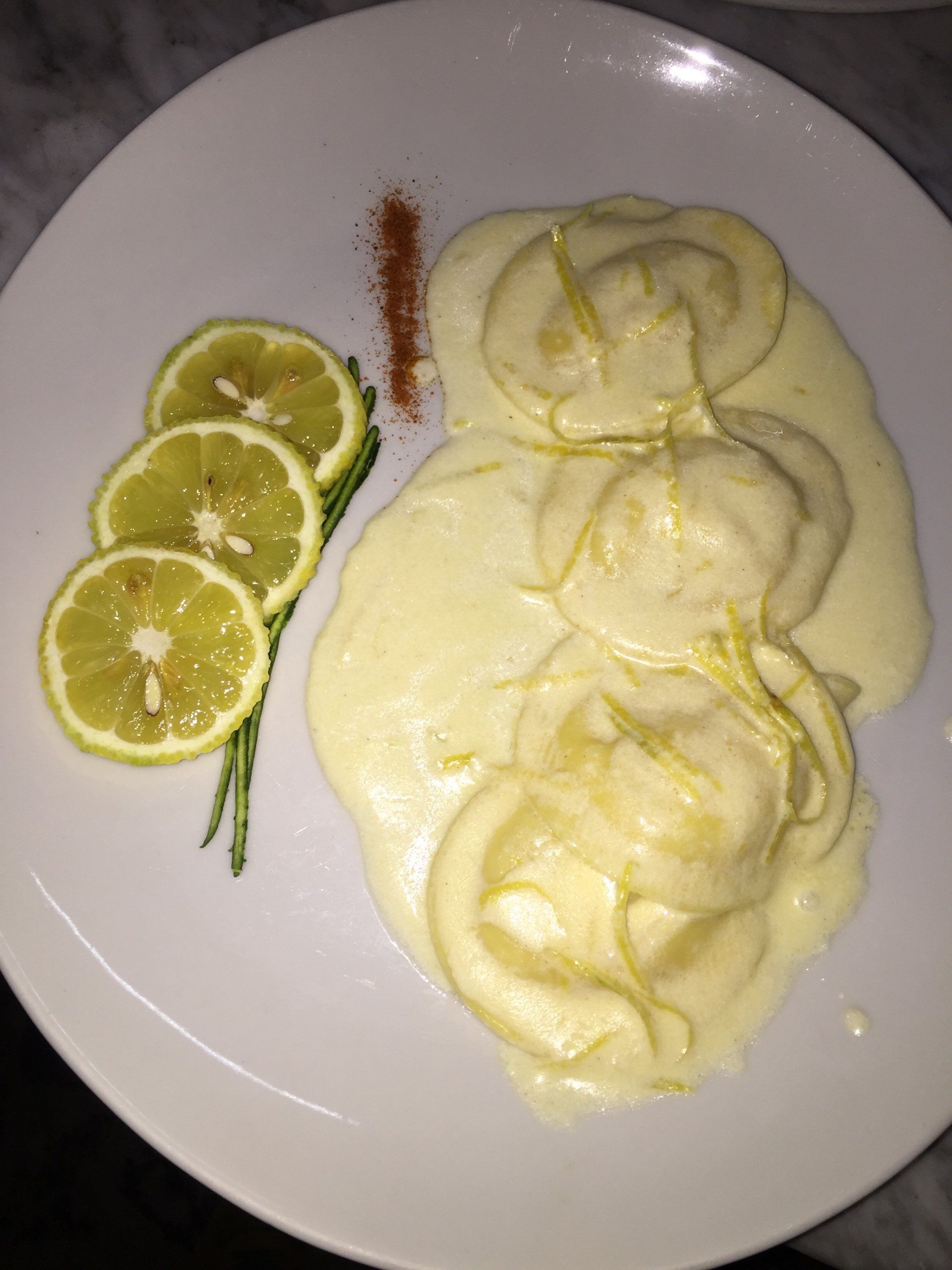 agnolotti con sugo di formaggio