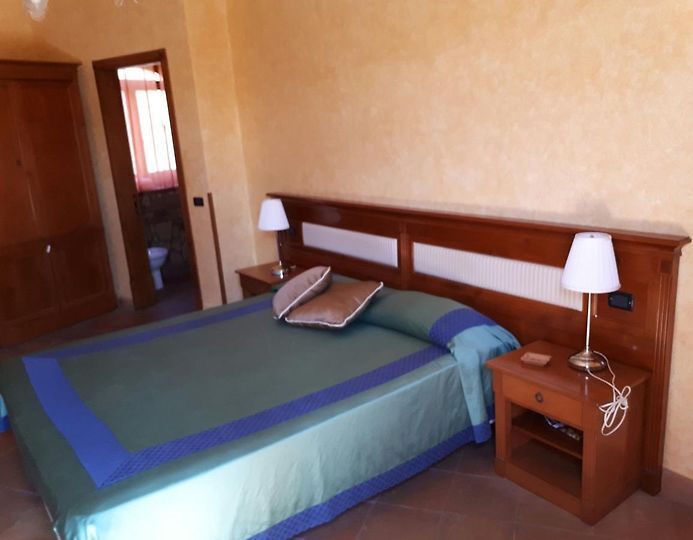 camera del B&B con letto matrimoniale