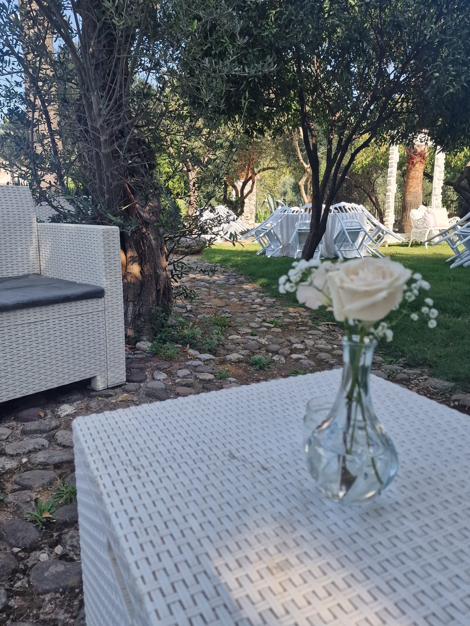 tavola apparecchiata per pranzo di nozze