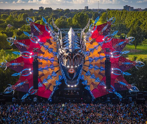 q-dance stage podium mysteryland 1