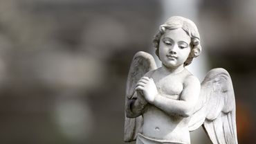 Statua di marmo di un angioletto