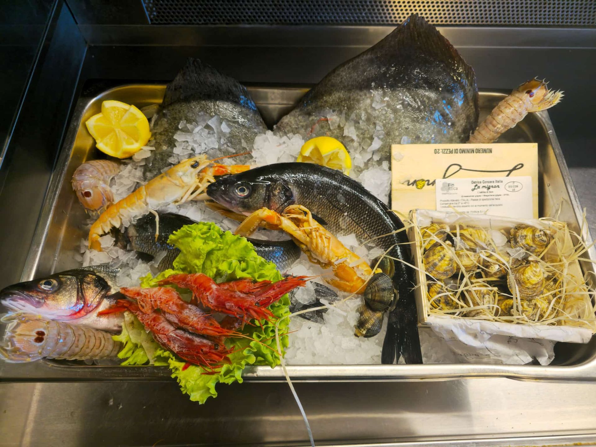 banco di pesce fresco