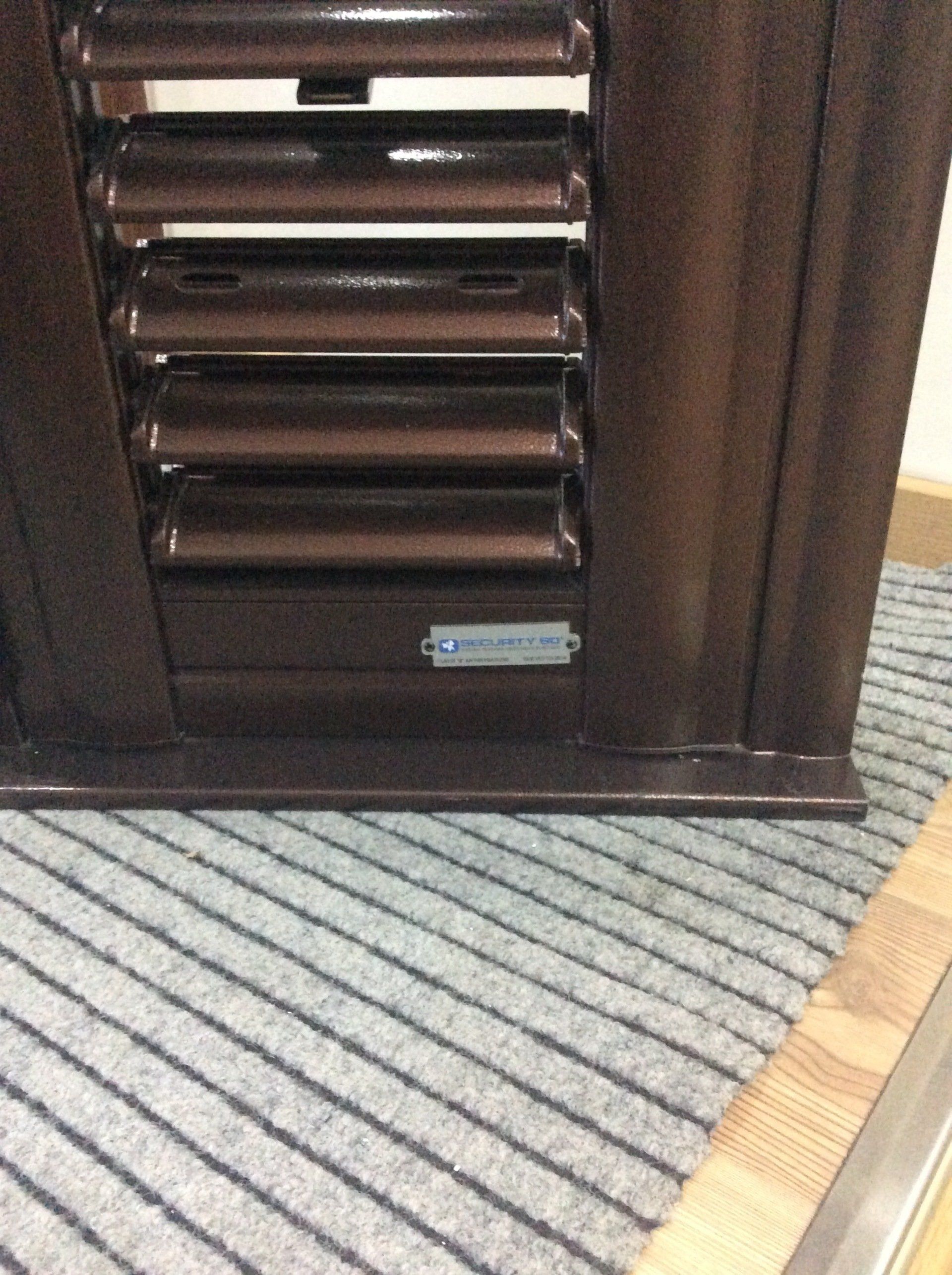 persiana marrone in ferro