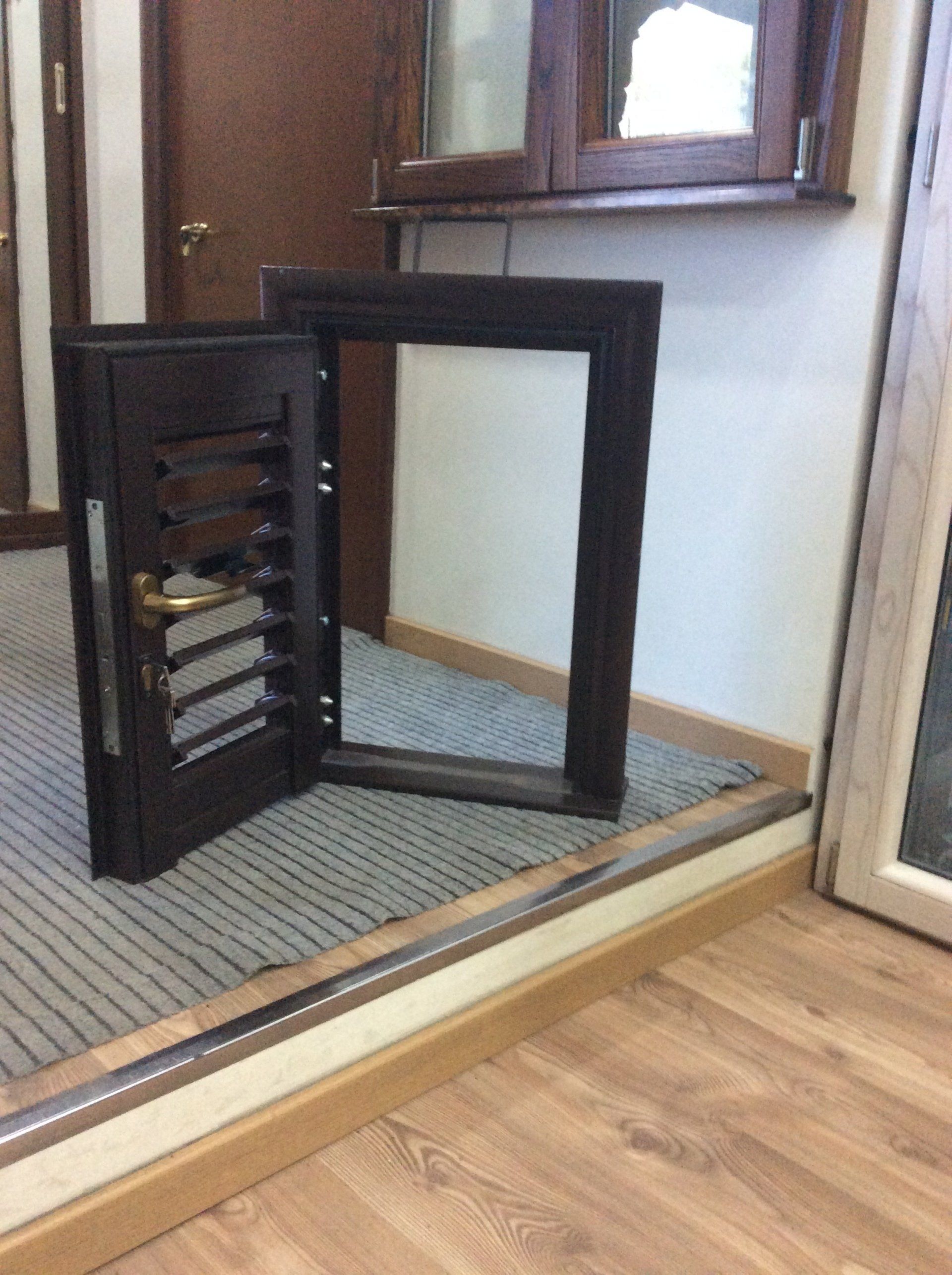 persiana in ferro con lamelle orientabili