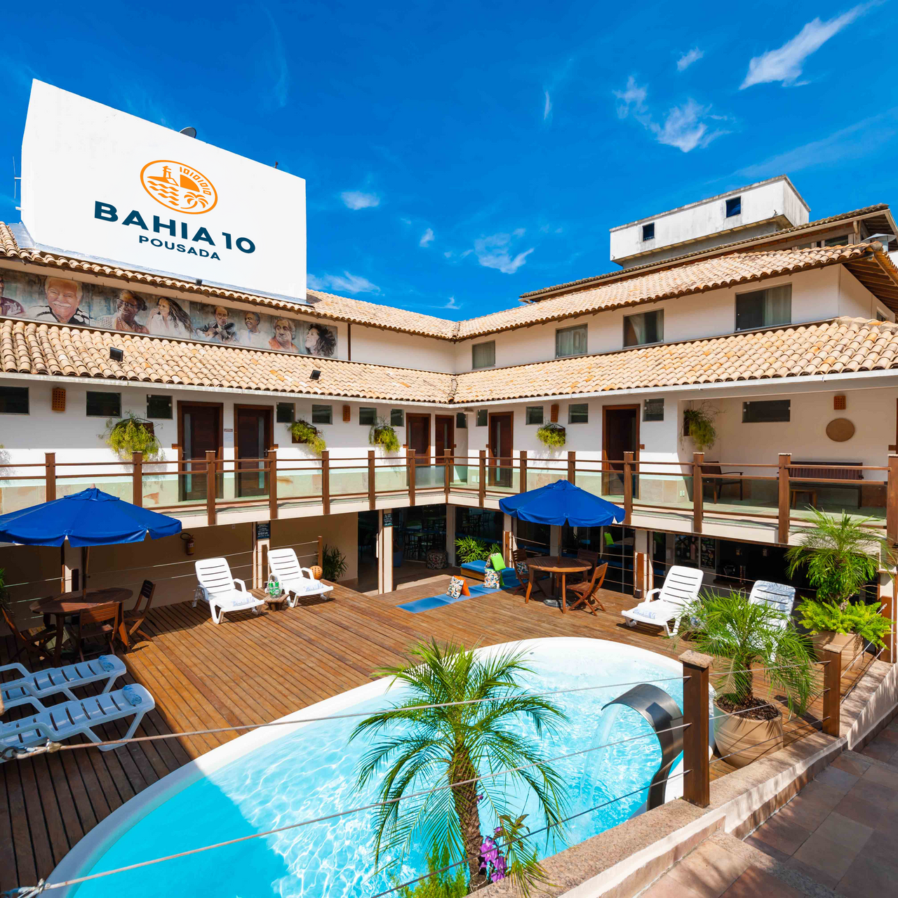Pousada Bahia 10 Piscina com pousada ao fundo