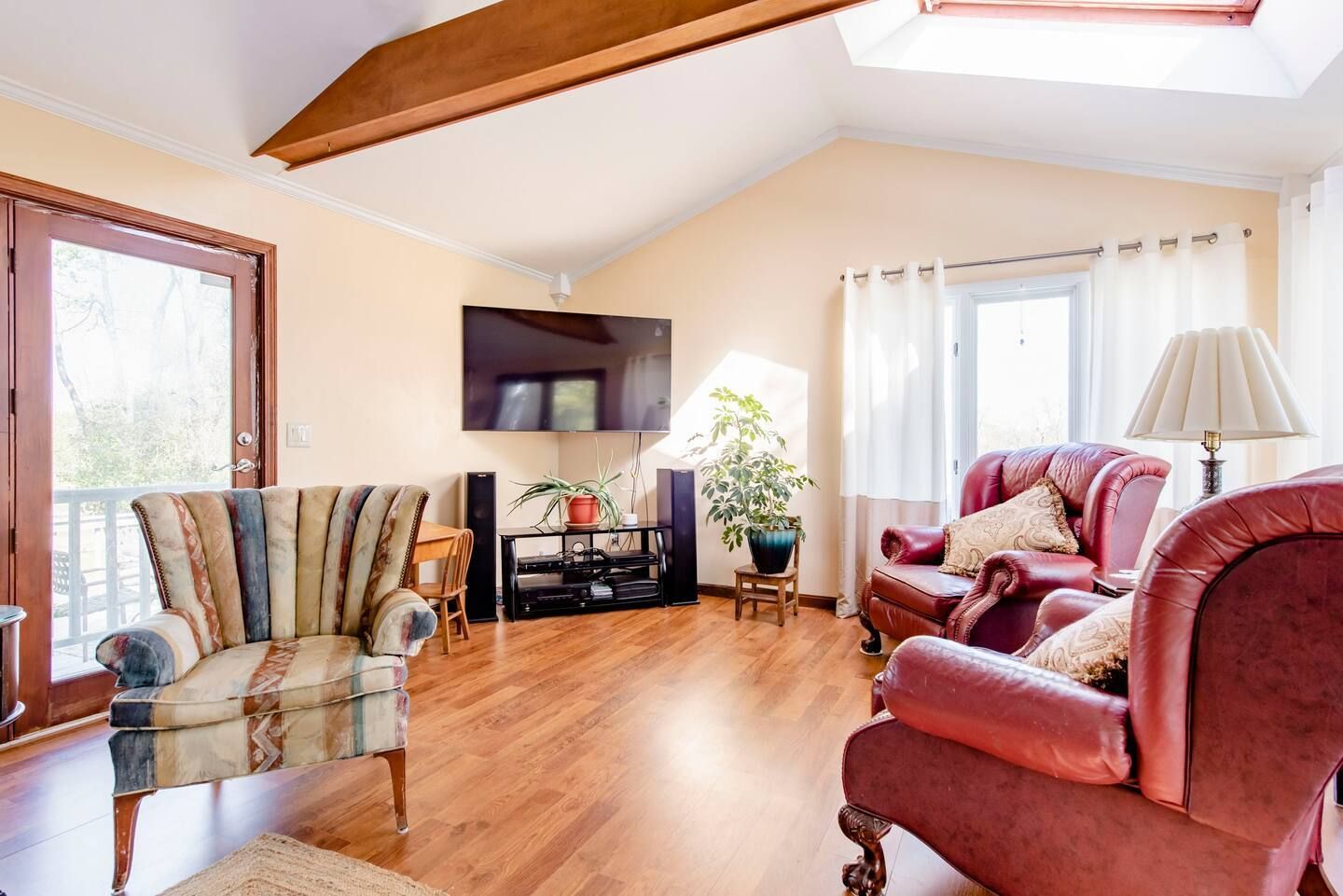 A living room filled with furniture and a flat screen tv.