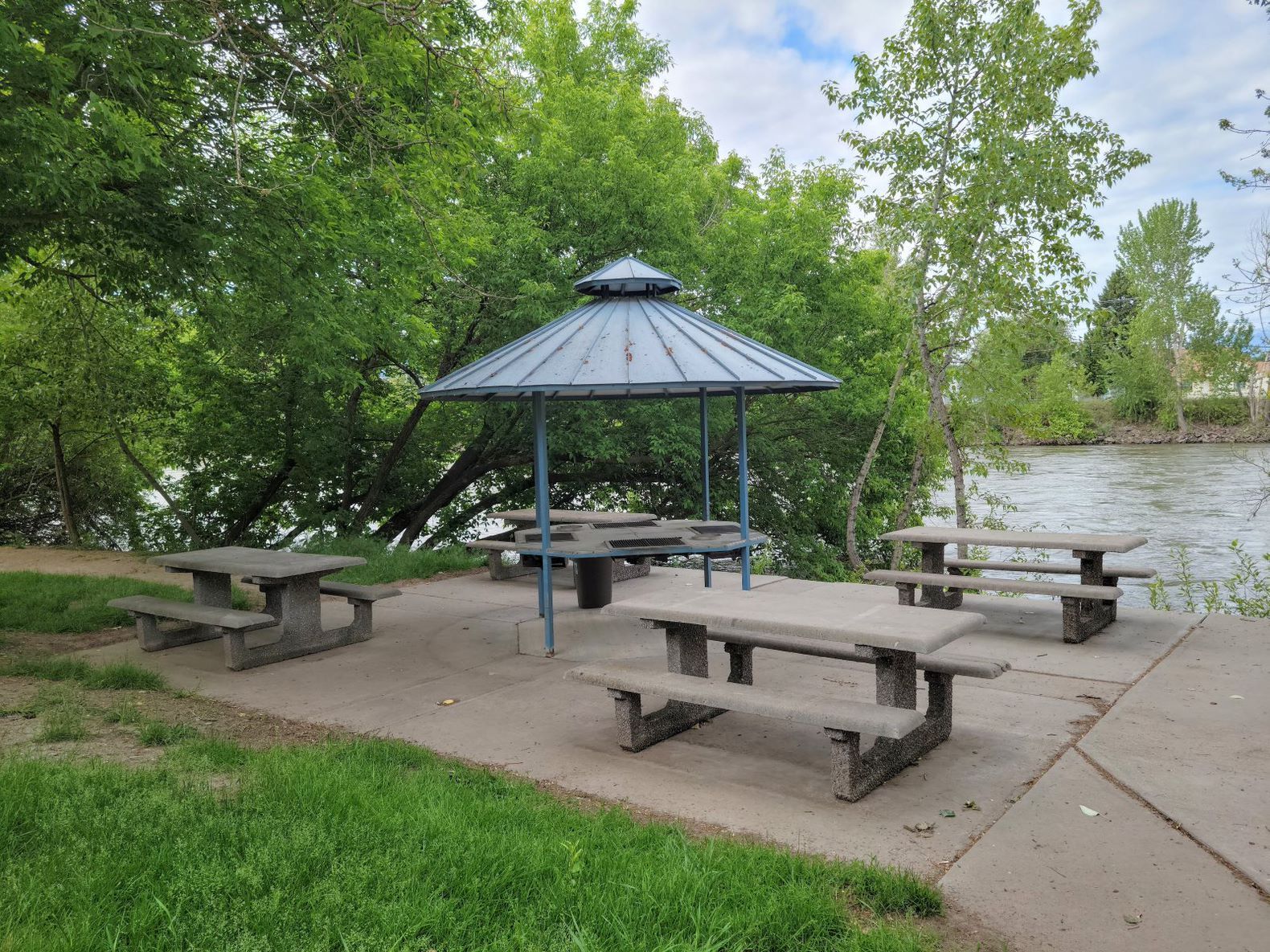 riverside apartments