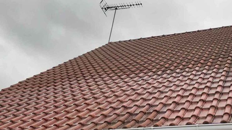 nettoyage de toiture et démoussage par notre couvreur Paris