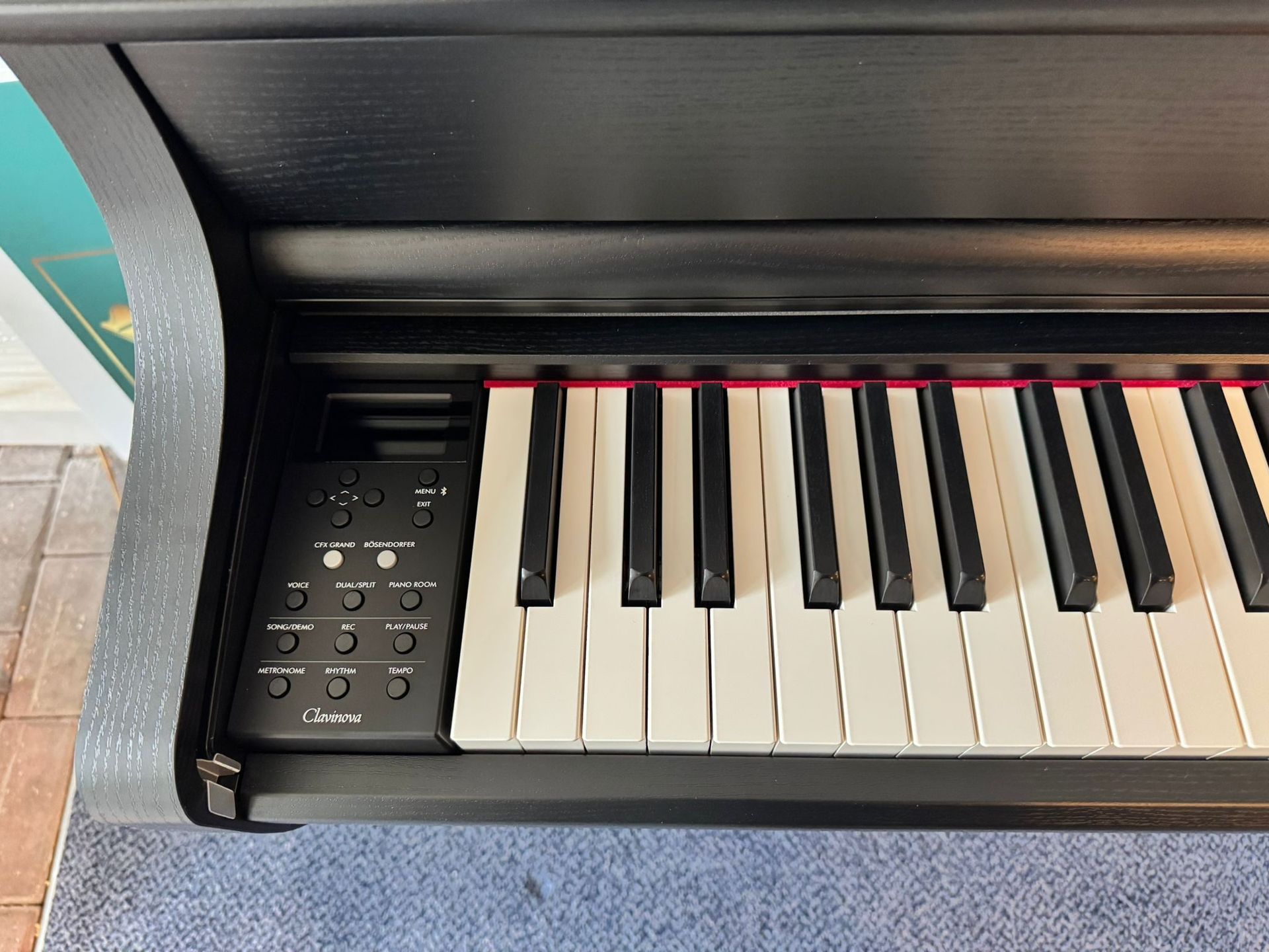 Yamaha CLP835B Clavinova Digital Piano in Black Walnut