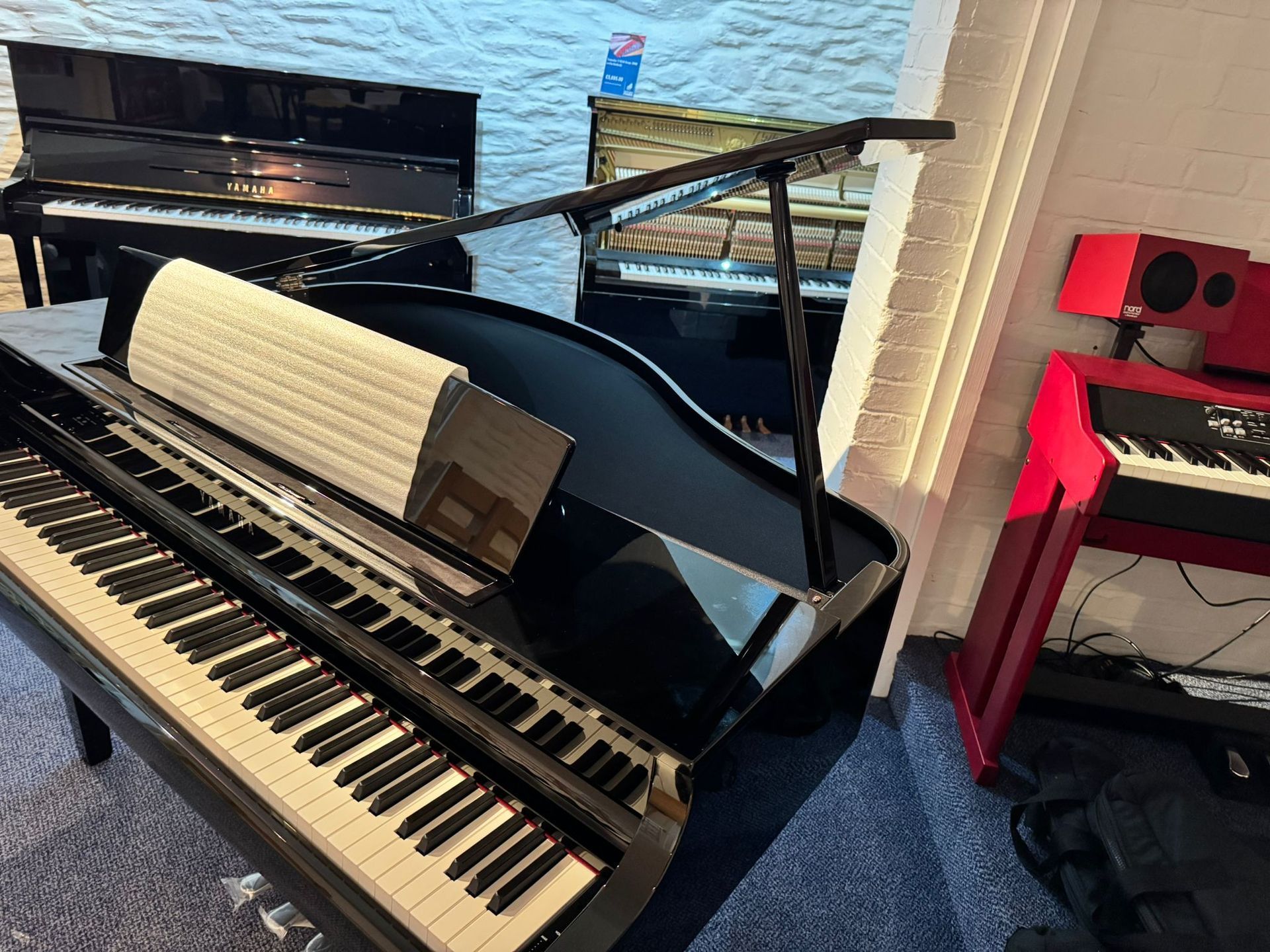 SOLD - Yamaha CLP-865GP in polished ebony