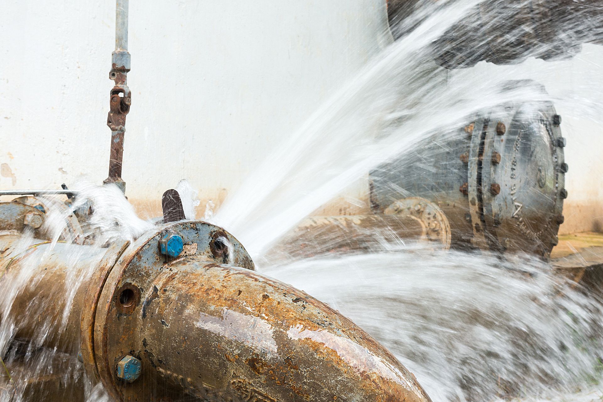 A pipe is leaking water and water is coming out of it.