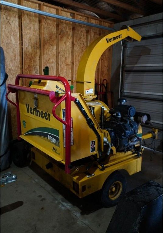 A yellow machine with the word vermeer on it